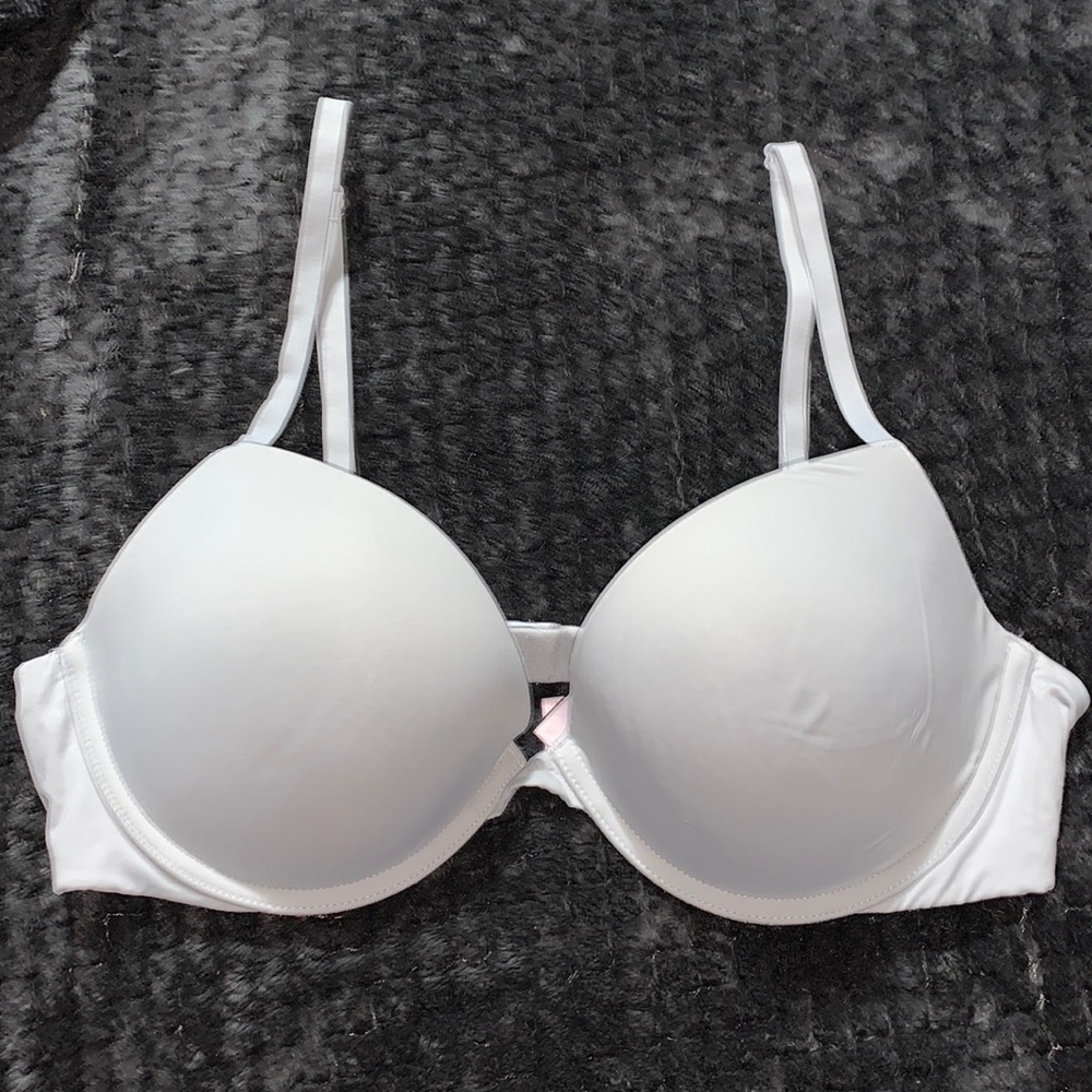 White Victoria's Secret Women's Padded Plunge Bra - Picture 1 of 4